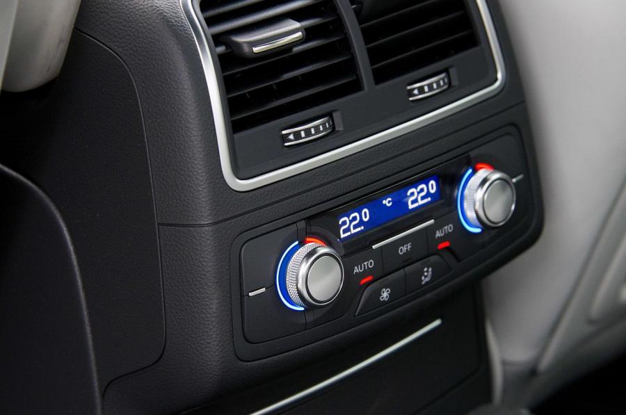 Детали интерьера Audi A6 TFSI Sedan (4G, C7) 2014 года  (WW) (фото 24 из 28)